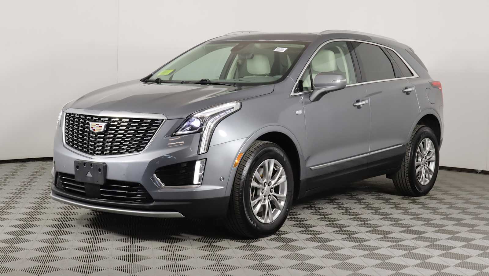 used 2020 Cadillac XT5 car, priced at $24,731