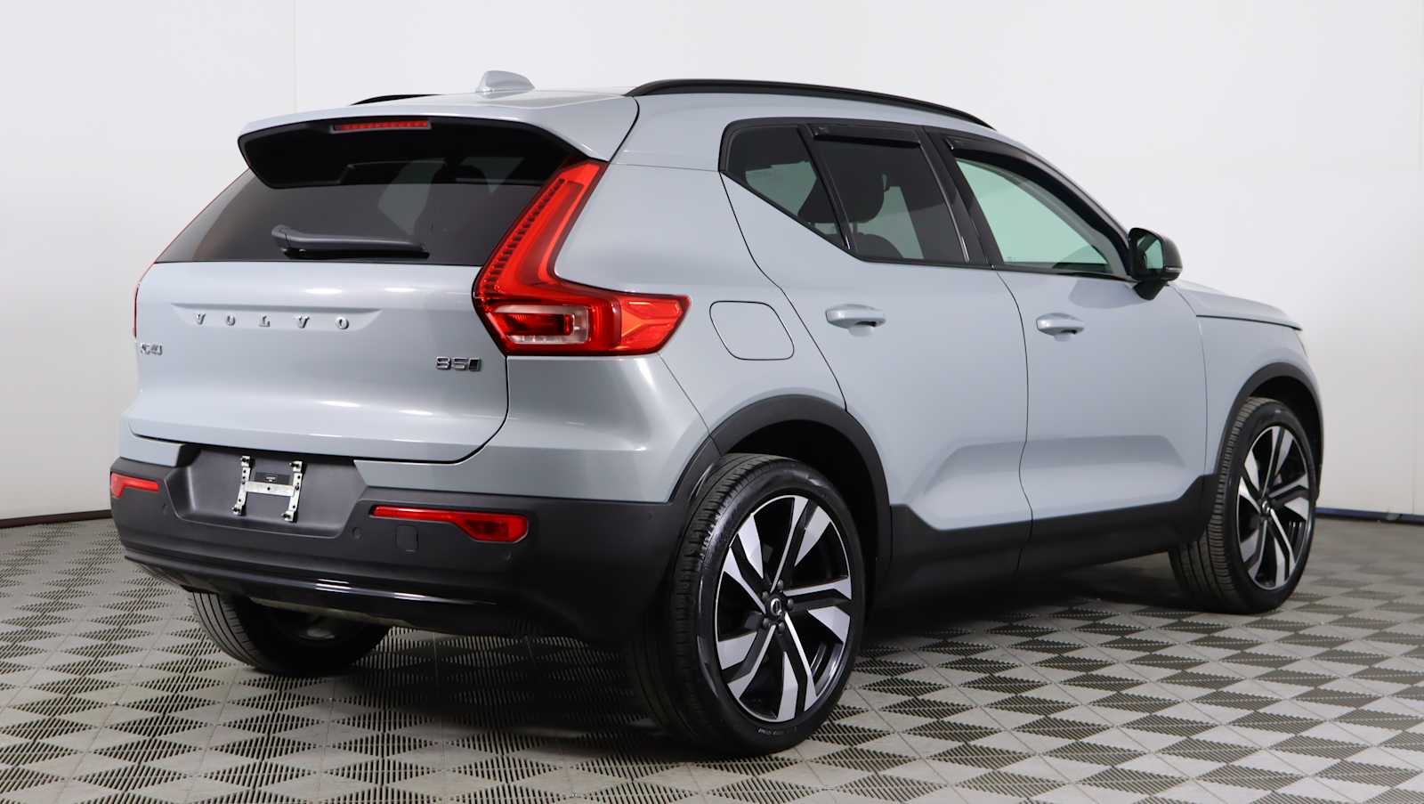 used 2024 Volvo XC40 car, priced at $29,957
