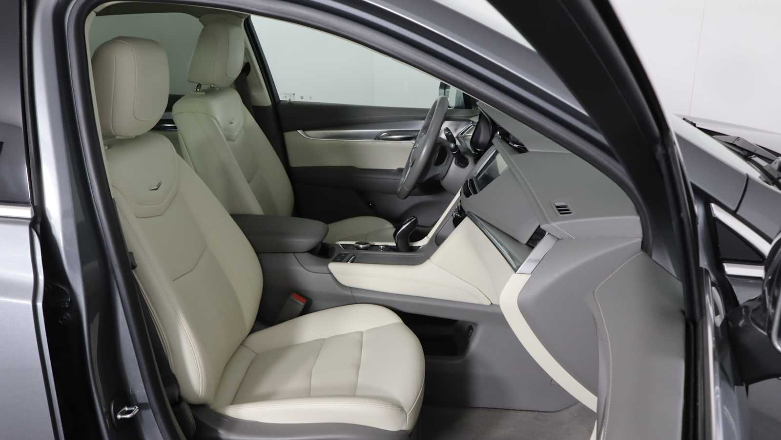 used 2020 Cadillac XT5 car, priced at $24,731