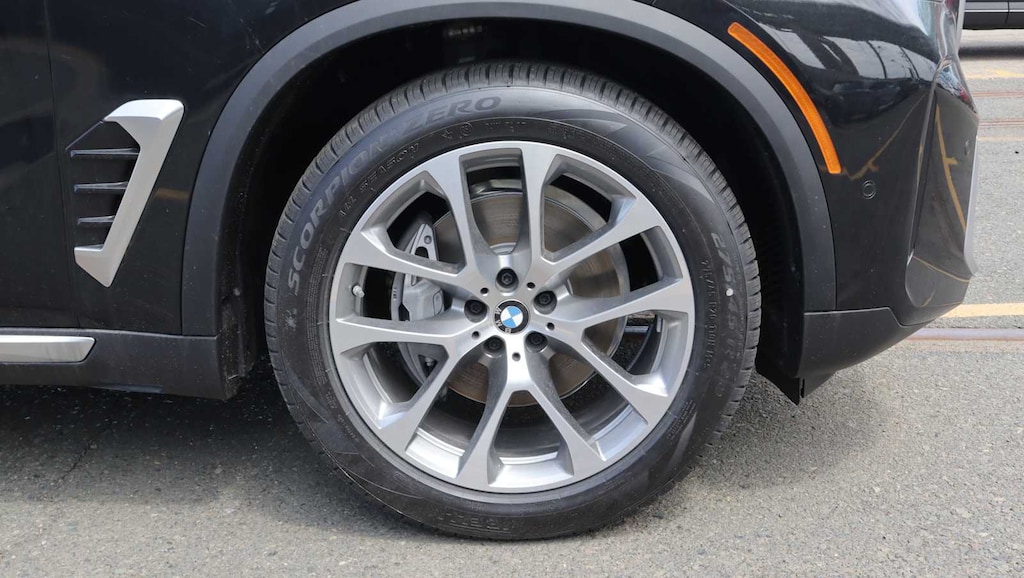 New 2026 BMW X5 xDrive40i SUV