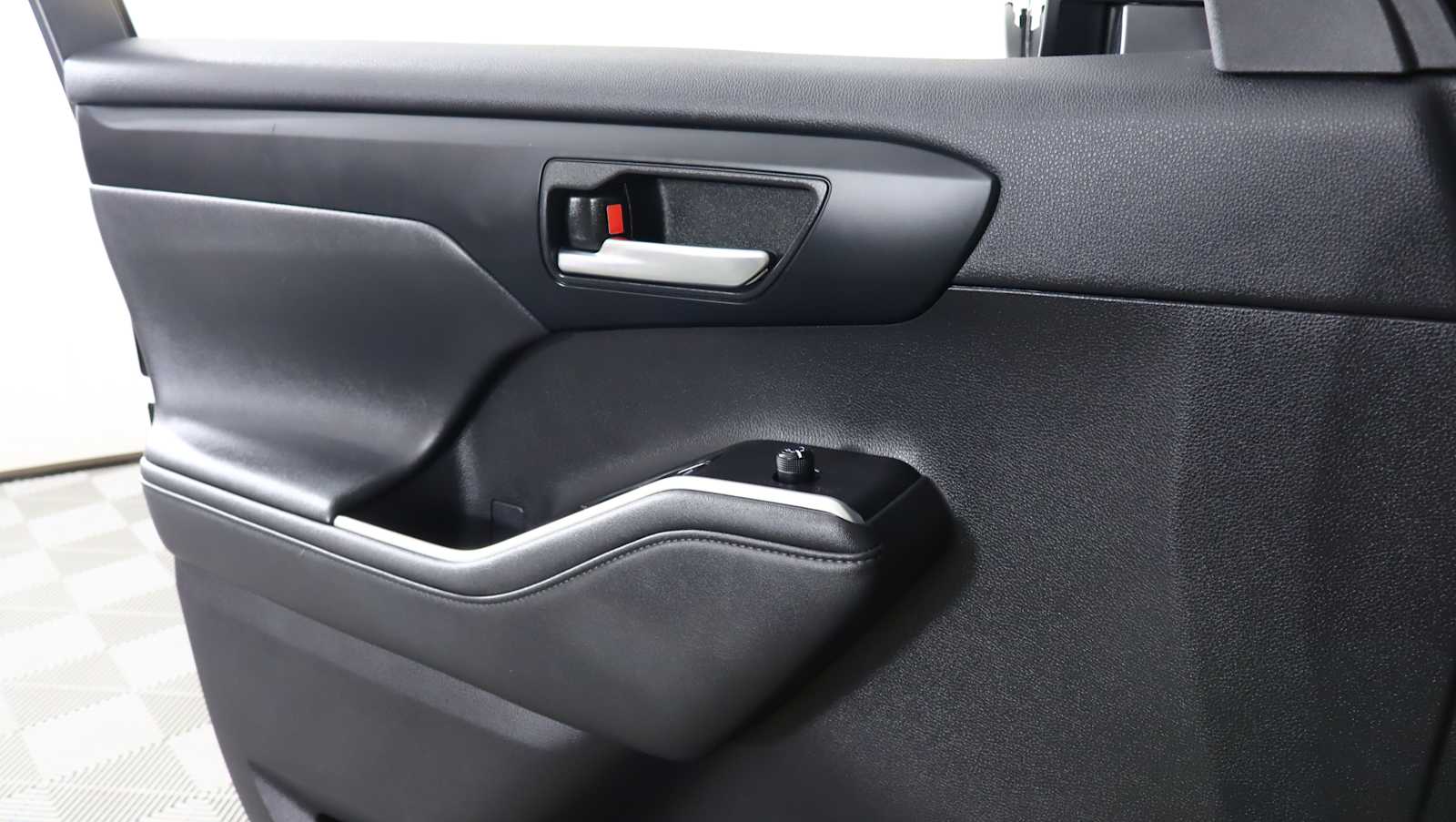 used 2021 Toyota Highlander car, priced at $31,572