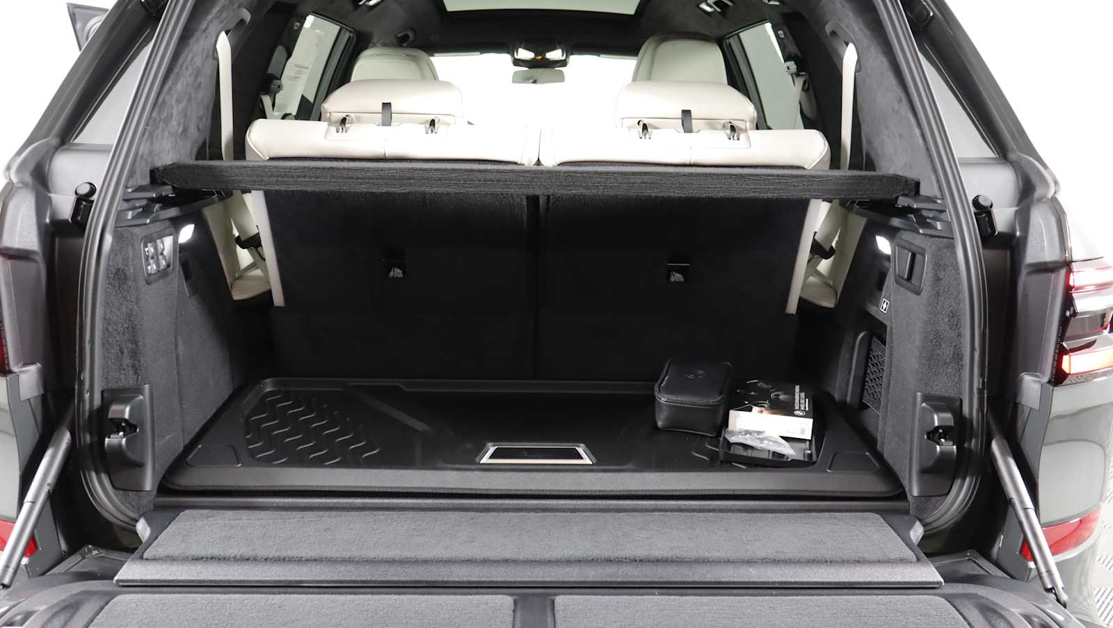 new 2026 BMW X7 car, priced at $106,485