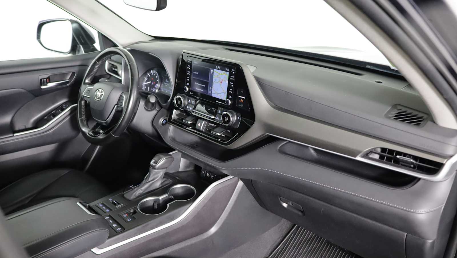used 2021 Toyota Highlander car, priced at $32,046