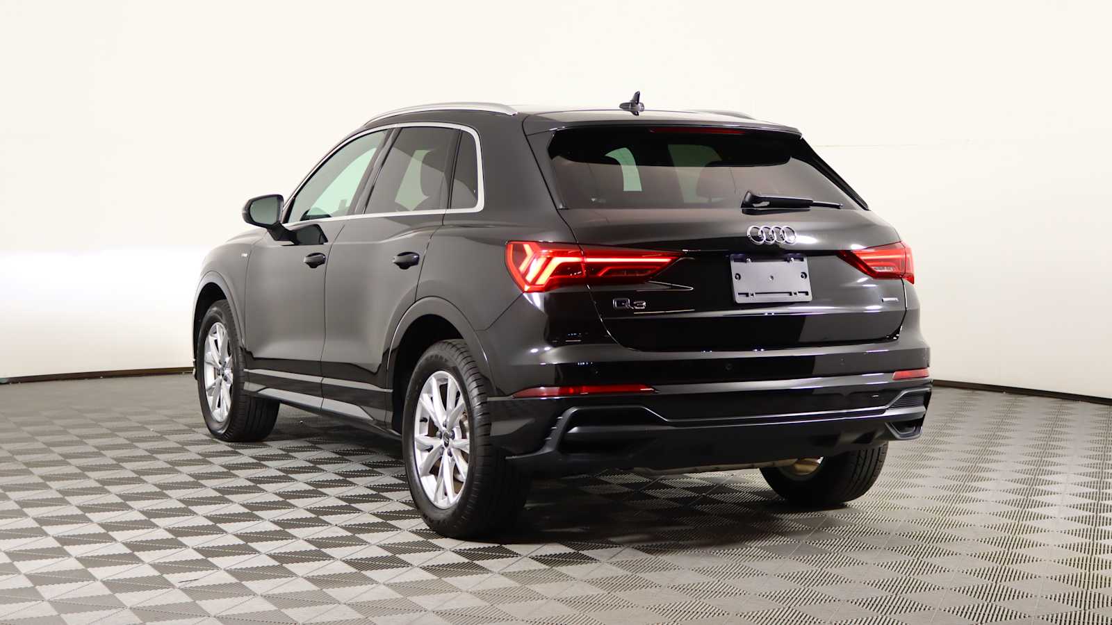 2022 Audi Q3 45 TFSI S line Premium Plus photo 4