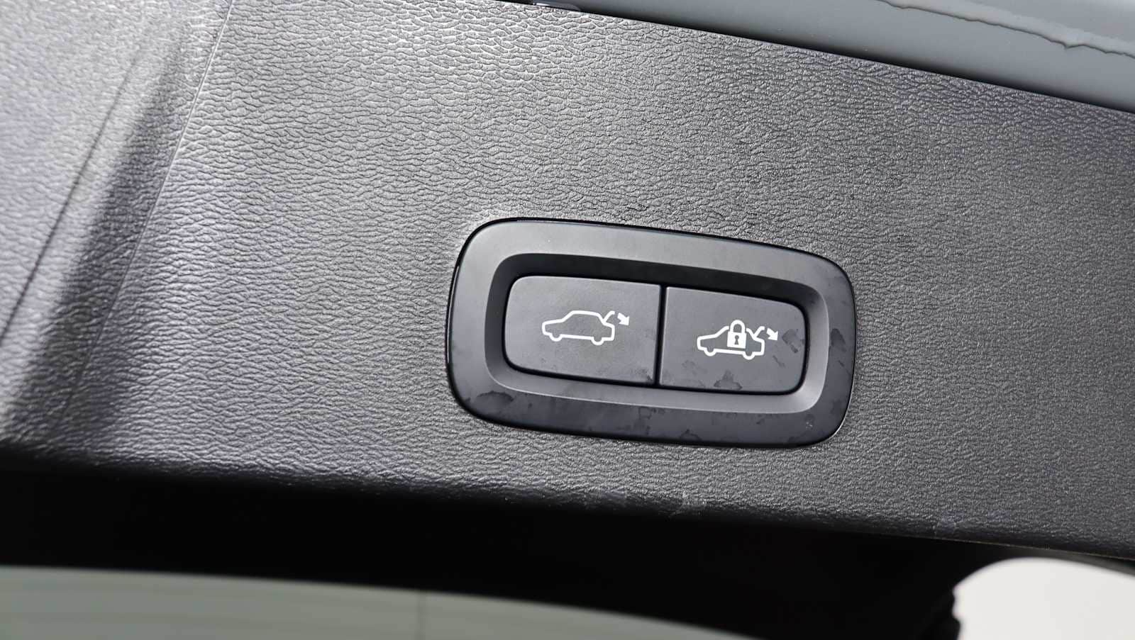 used 2024 Volvo XC40 car, priced at $29,957