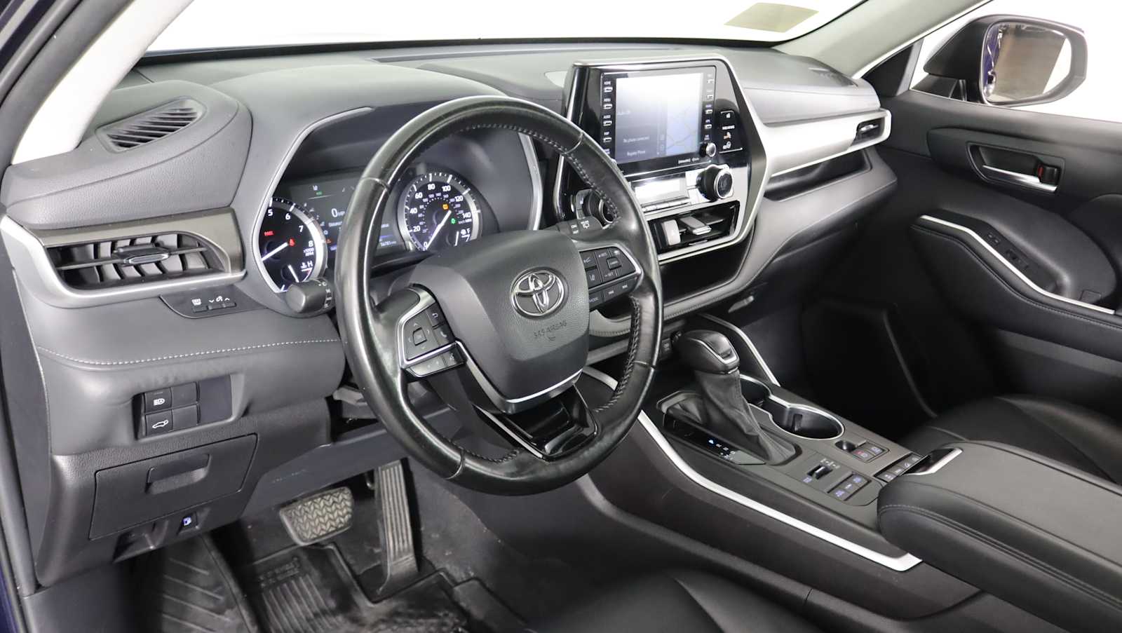 used 2021 Toyota Highlander car, priced at $32,046