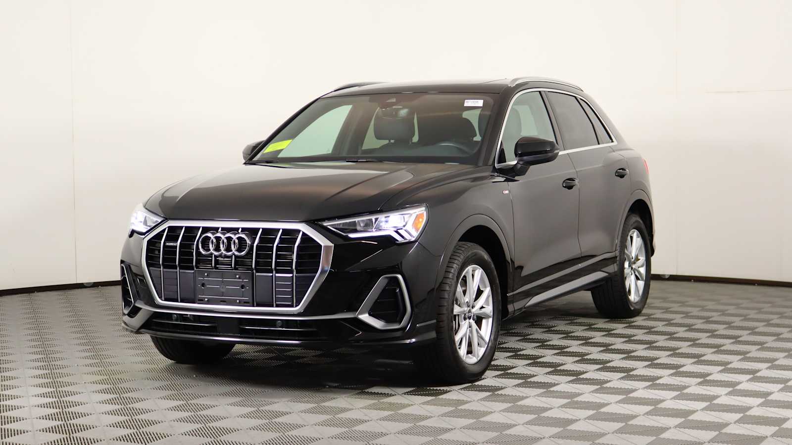 2022 Audi Q3 45 TFSI S line Premium Plus photo 3