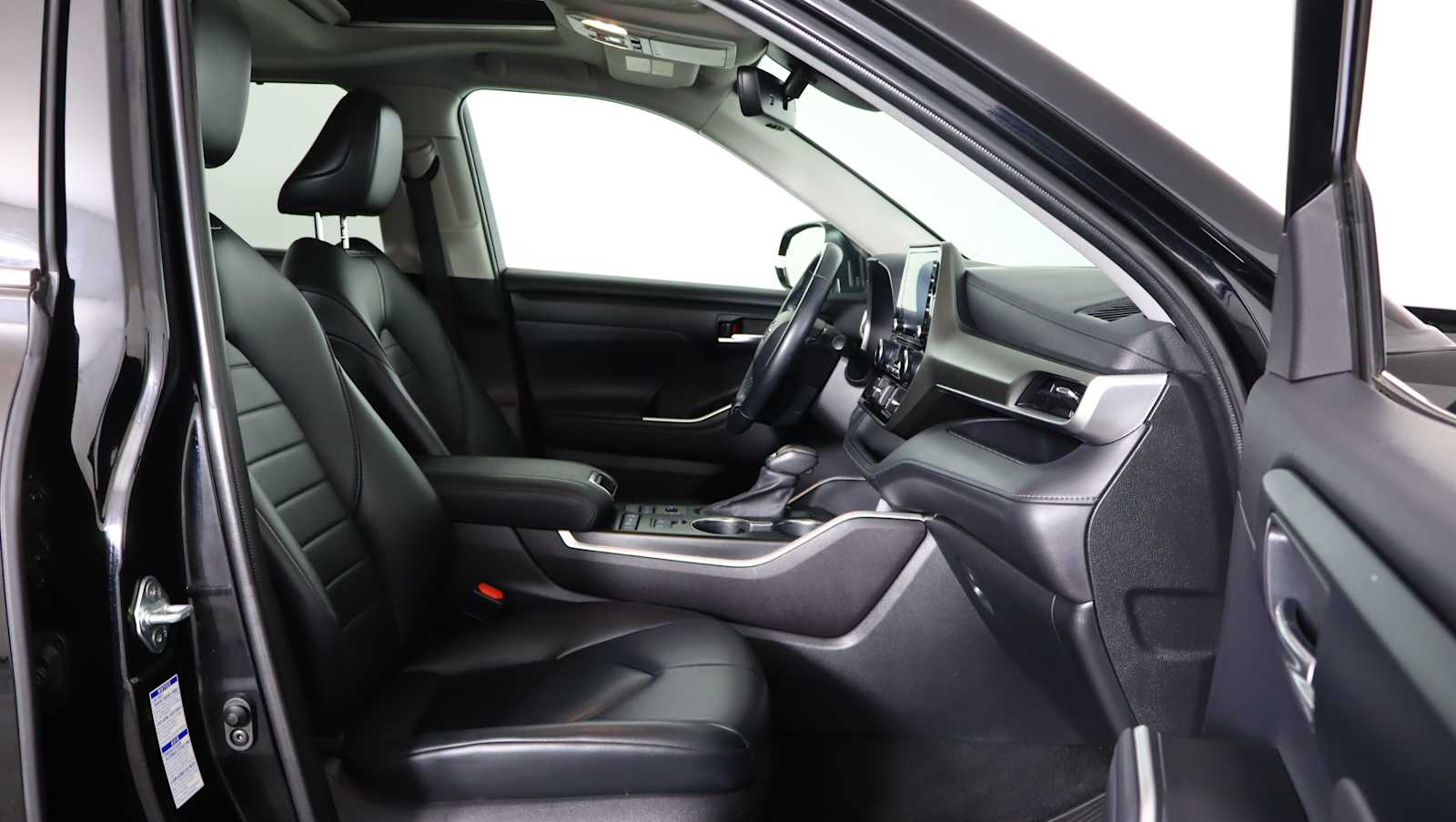 used 2021 Toyota Highlander car, priced at $31,572