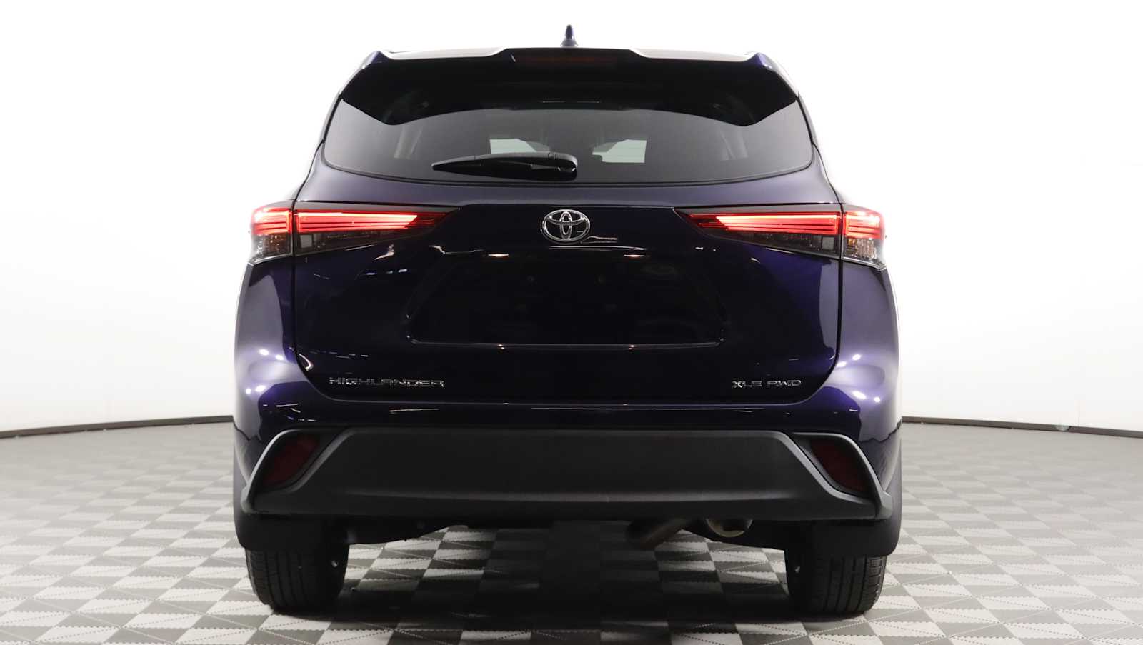 used 2021 Toyota Highlander car, priced at $32,046