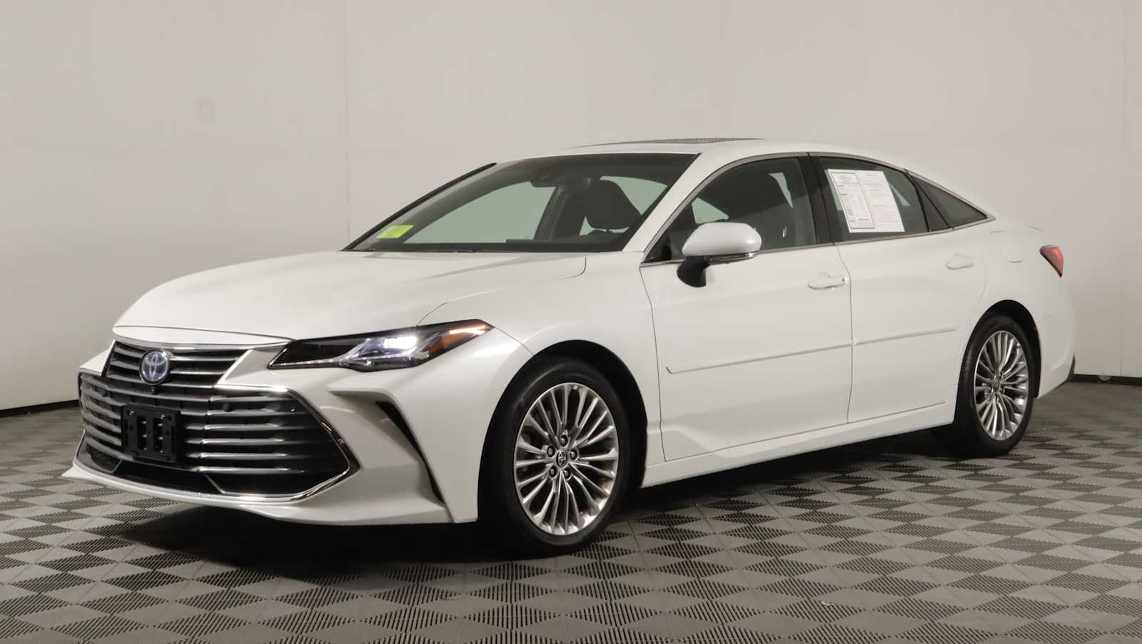 Used 2022 Toyota Avalon Hybrid Limited Sedan