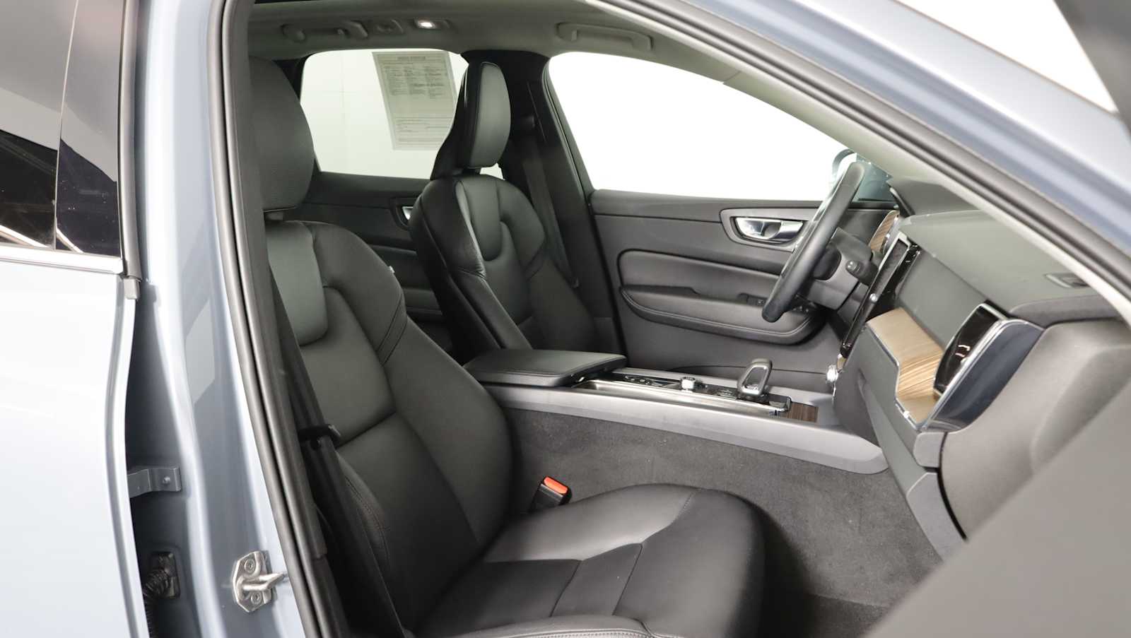 used 2022 Volvo XC60 car, priced at $25,979