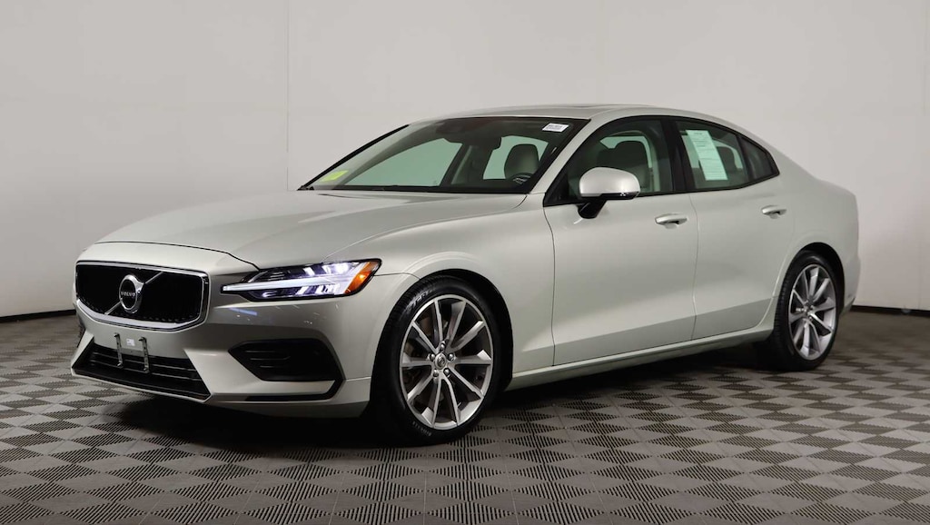 Used 2020 Volvo S60 T6 Momentum Sedan