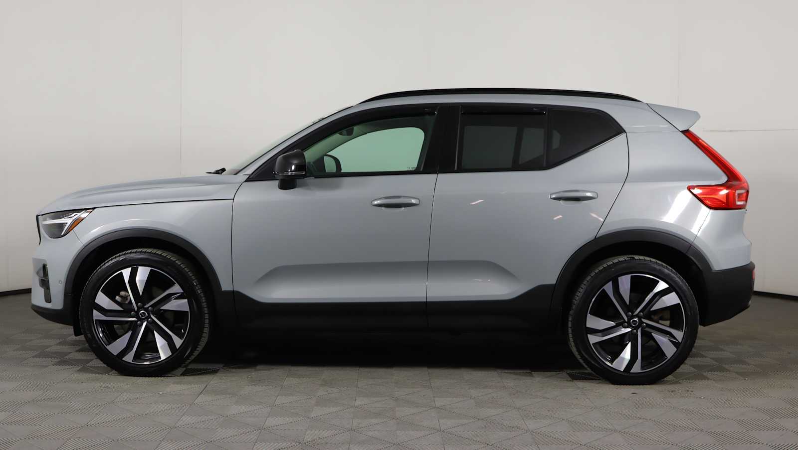 used 2024 Volvo XC40 car, priced at $29,957