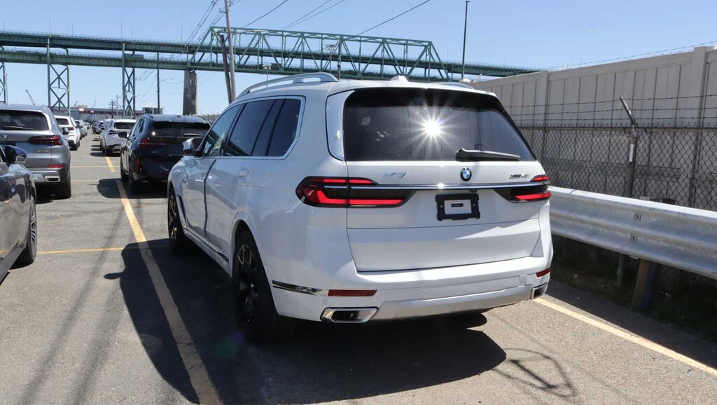 New 2026 BMW X7 xDrive40i SUV