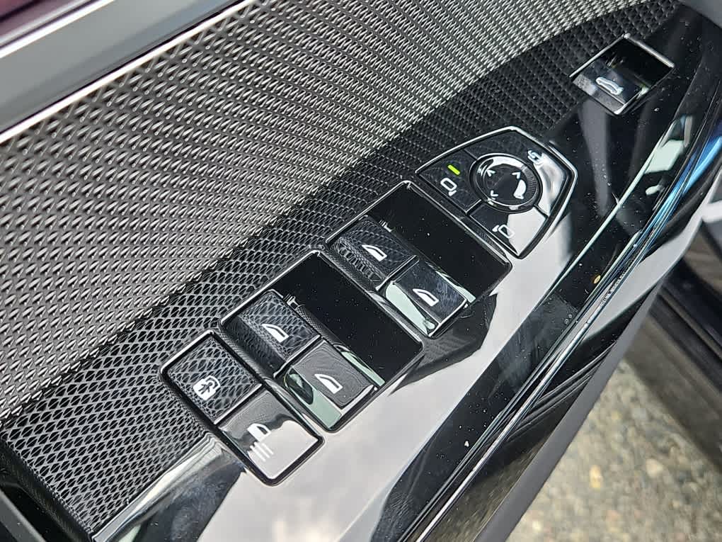 2025 BMW 7 Series 760i - Photo 8