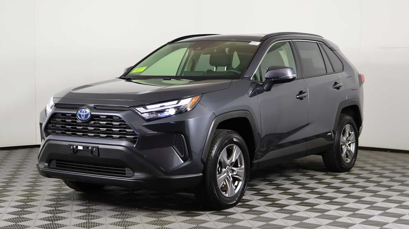 2024 Toyota RAV4 Hybrid XLE photo 2