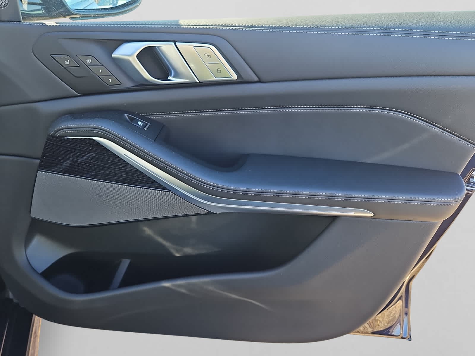 new 2026 BMW X7 car, priced at $105,700