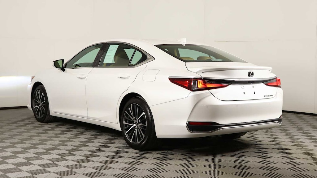 Used 2023 Lexus ES 300h Sedan