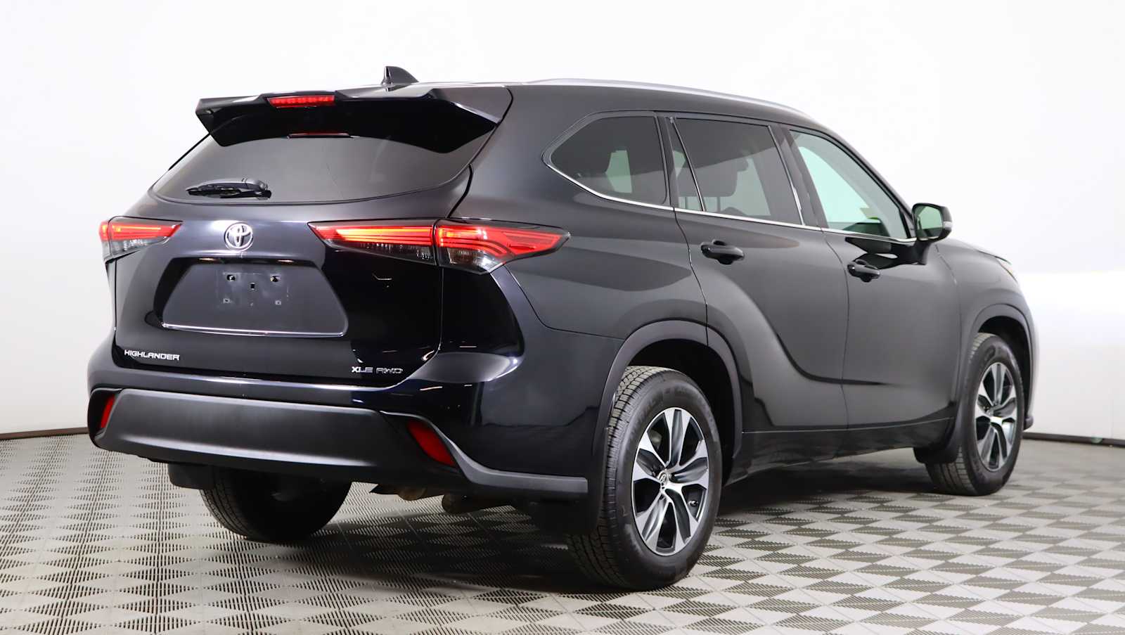 used 2021 Toyota Highlander car, priced at $31,572