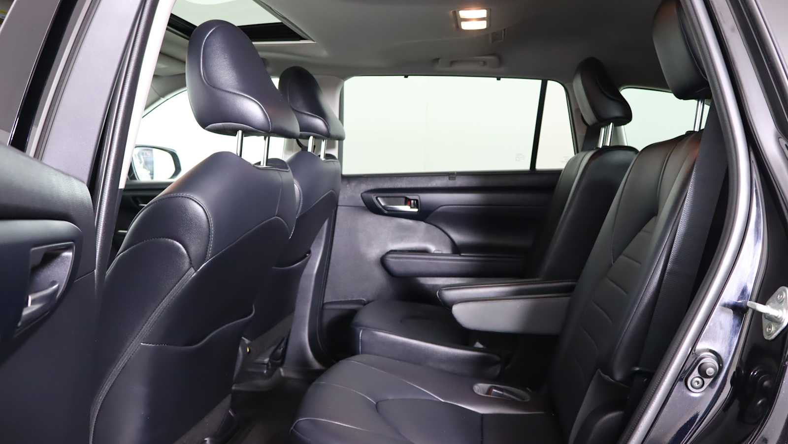 used 2021 Toyota Highlander car, priced at $31,572