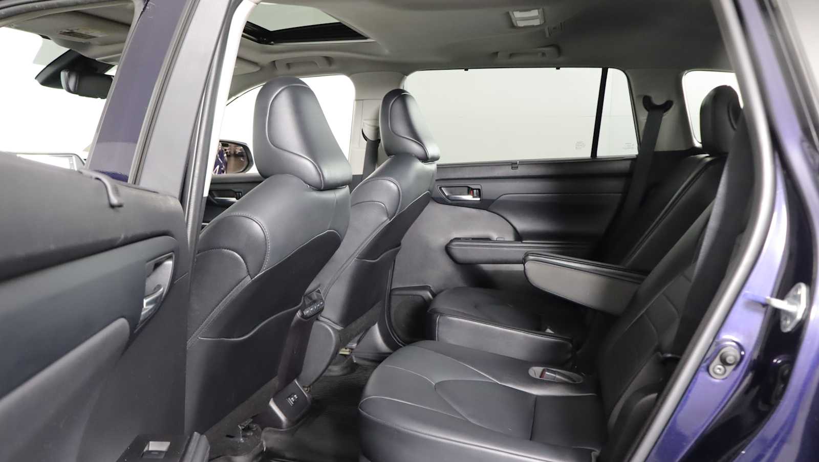 used 2021 Toyota Highlander car, priced at $32,046