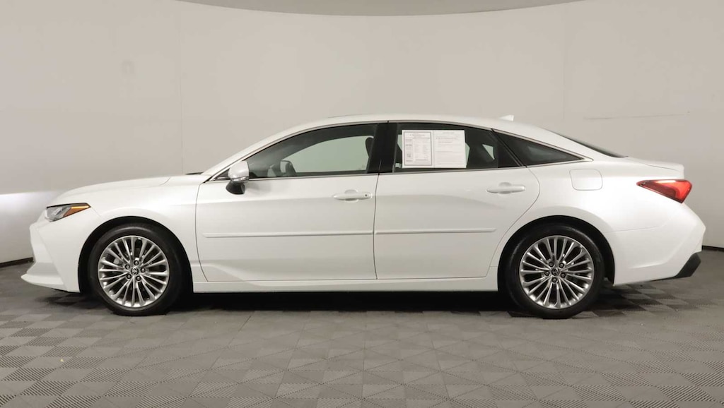 Used 2022 Toyota Avalon Hybrid Limited Sedan