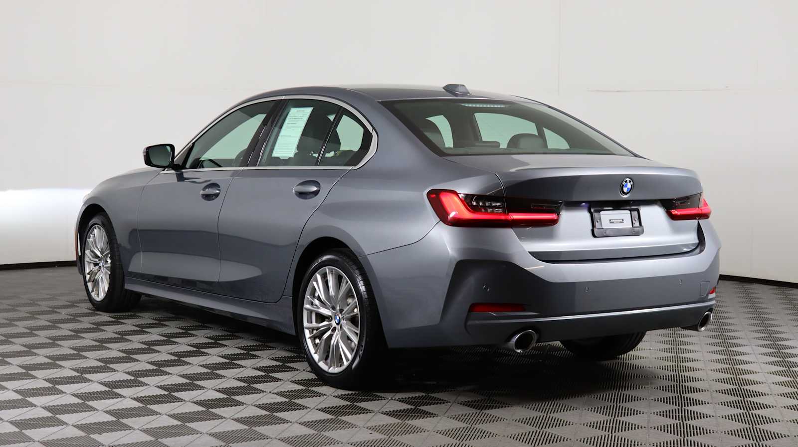 2023 Bmw 330i xDrive photo 3