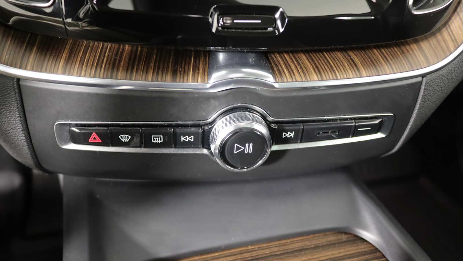 used 2022 Volvo XC60 car, priced at $25,979