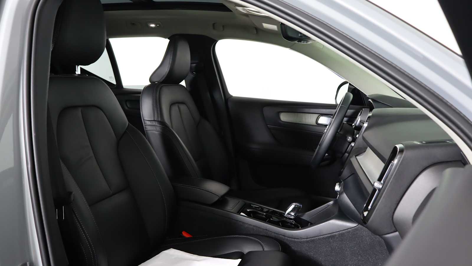 used 2024 Volvo XC40 car, priced at $29,957