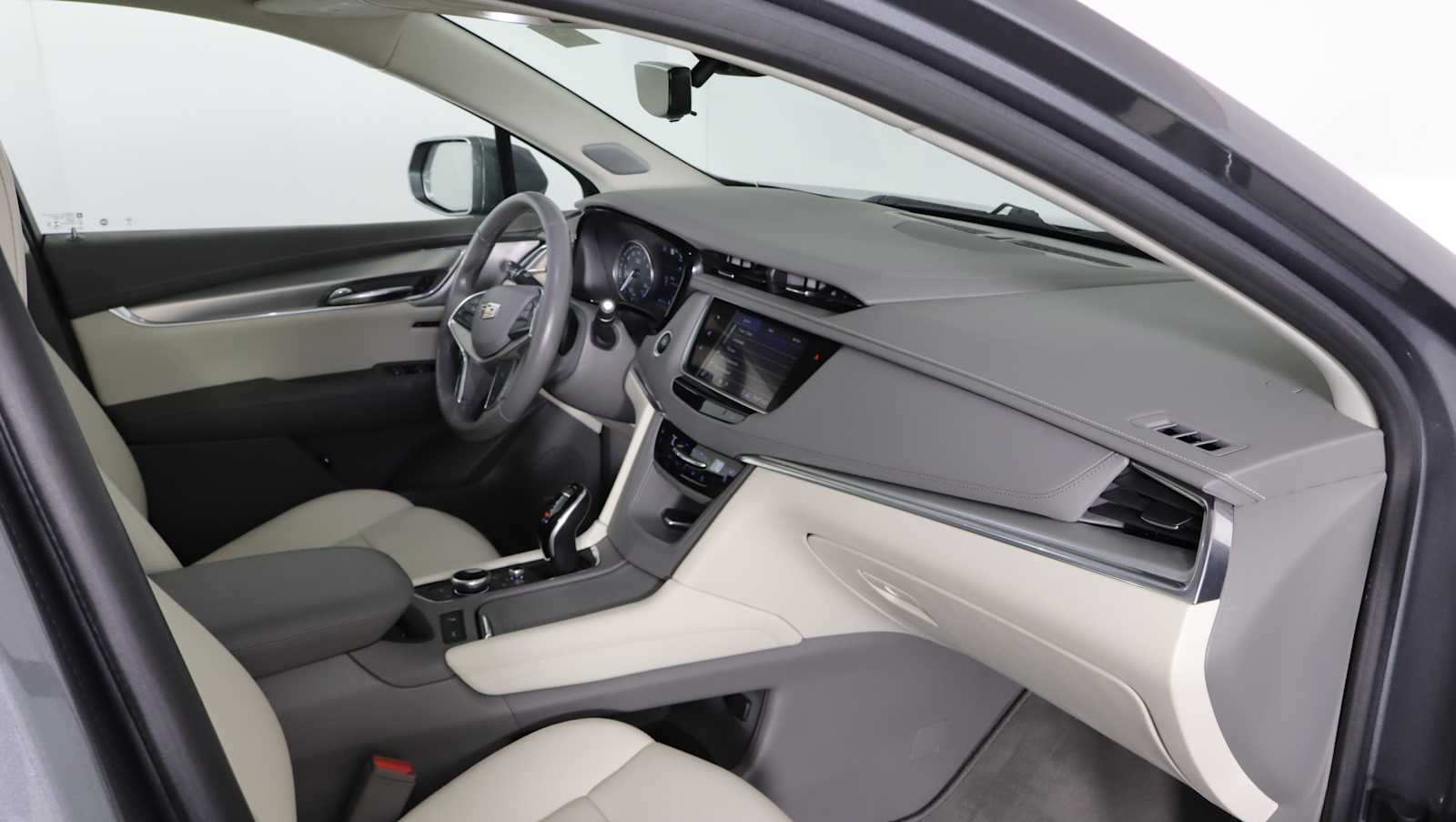 used 2020 Cadillac XT5 car, priced at $24,731