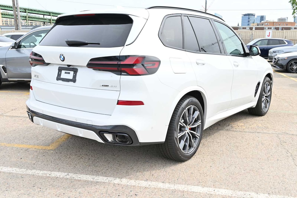New 2026 BMW X5 xDrive40i SUV