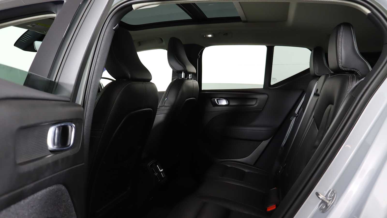 used 2024 Volvo XC40 car, priced at $29,957