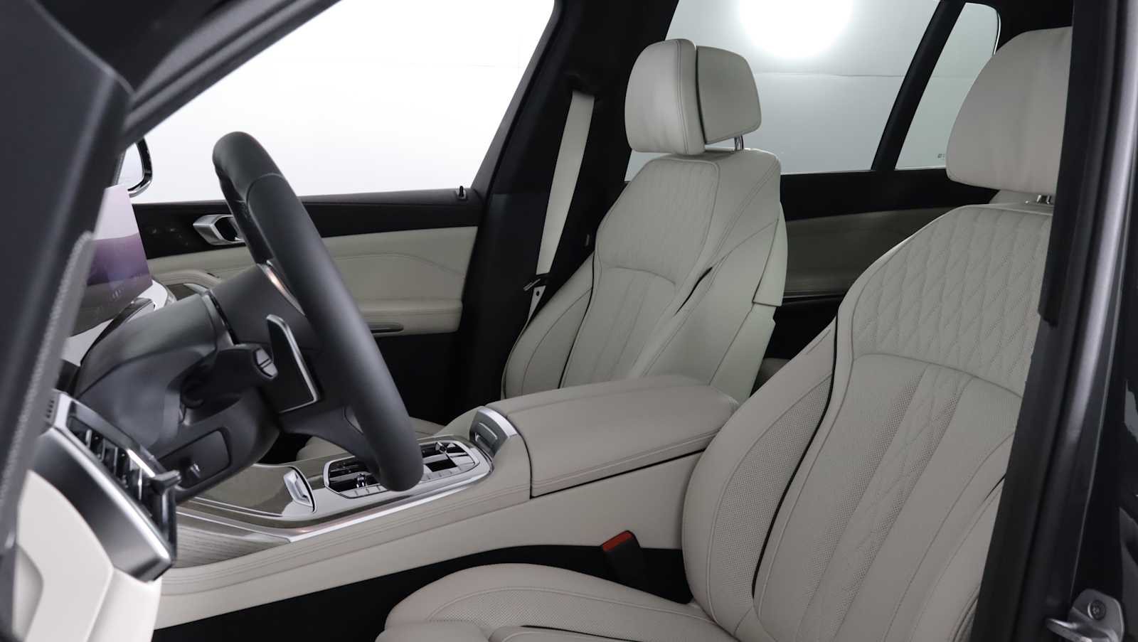 new 2026 BMW X7 car, priced at $106,485