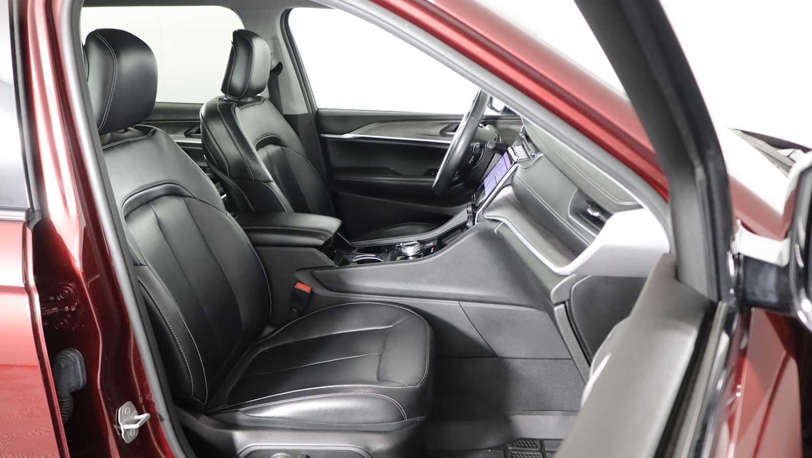 used 2022 Jeep New Grand Cherokee car, priced at $28,451