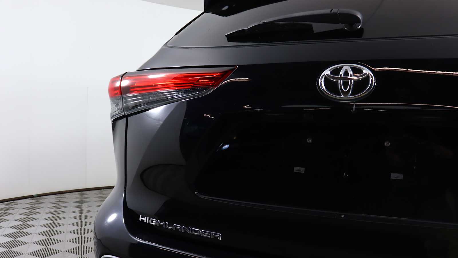 used 2021 Toyota Highlander car, priced at $31,572