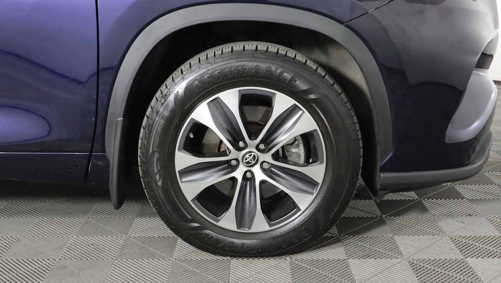 used 2021 Toyota Highlander car, priced at $32,046