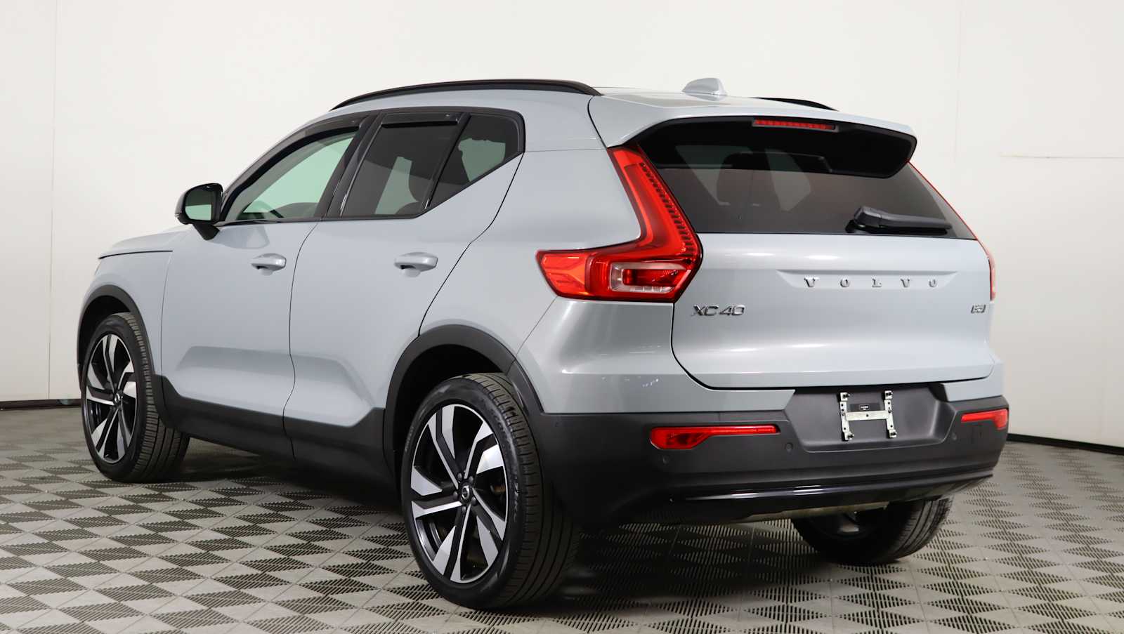 used 2024 Volvo XC40 car, priced at $29,957