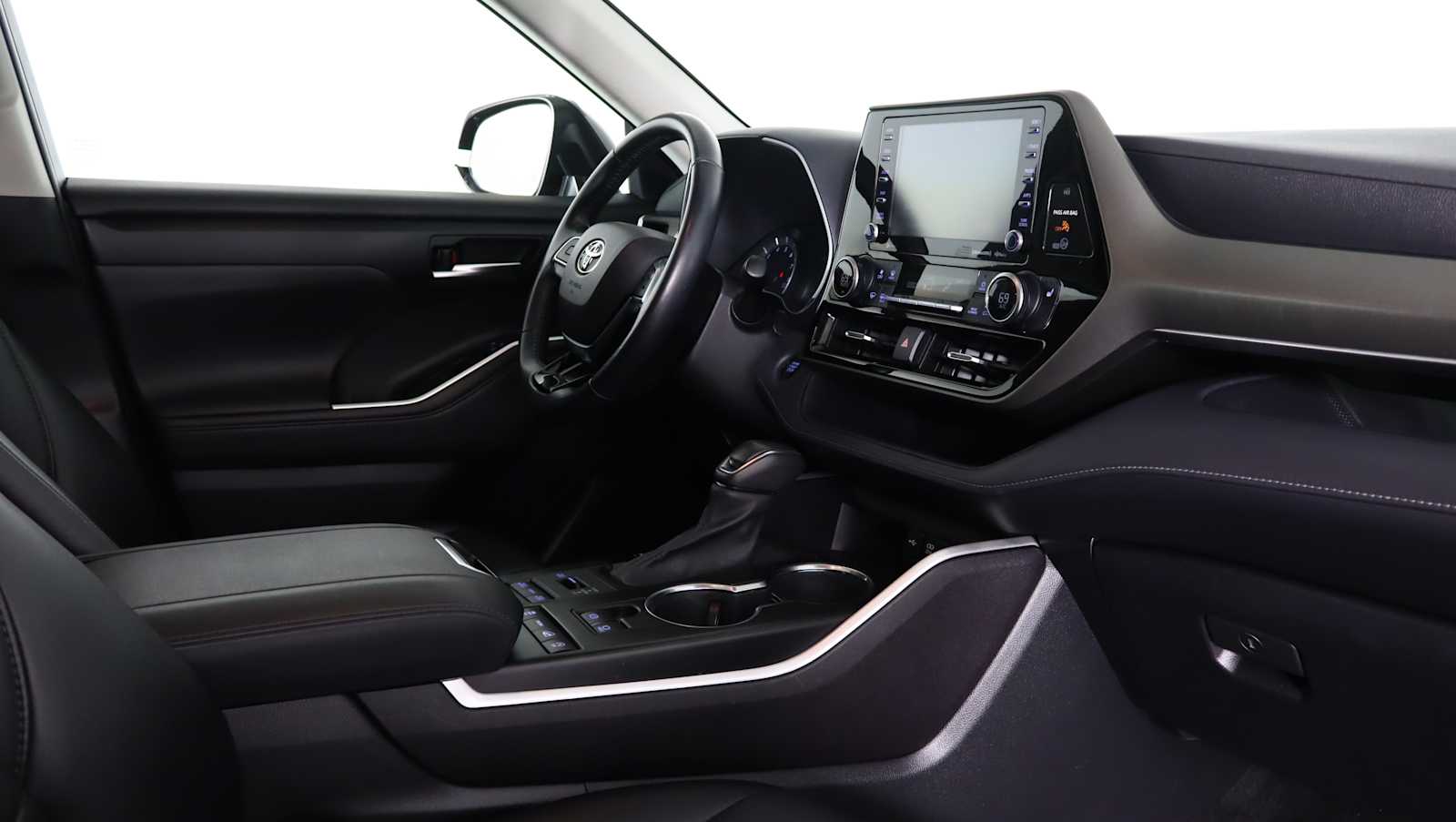 used 2021 Toyota Highlander car, priced at $31,572