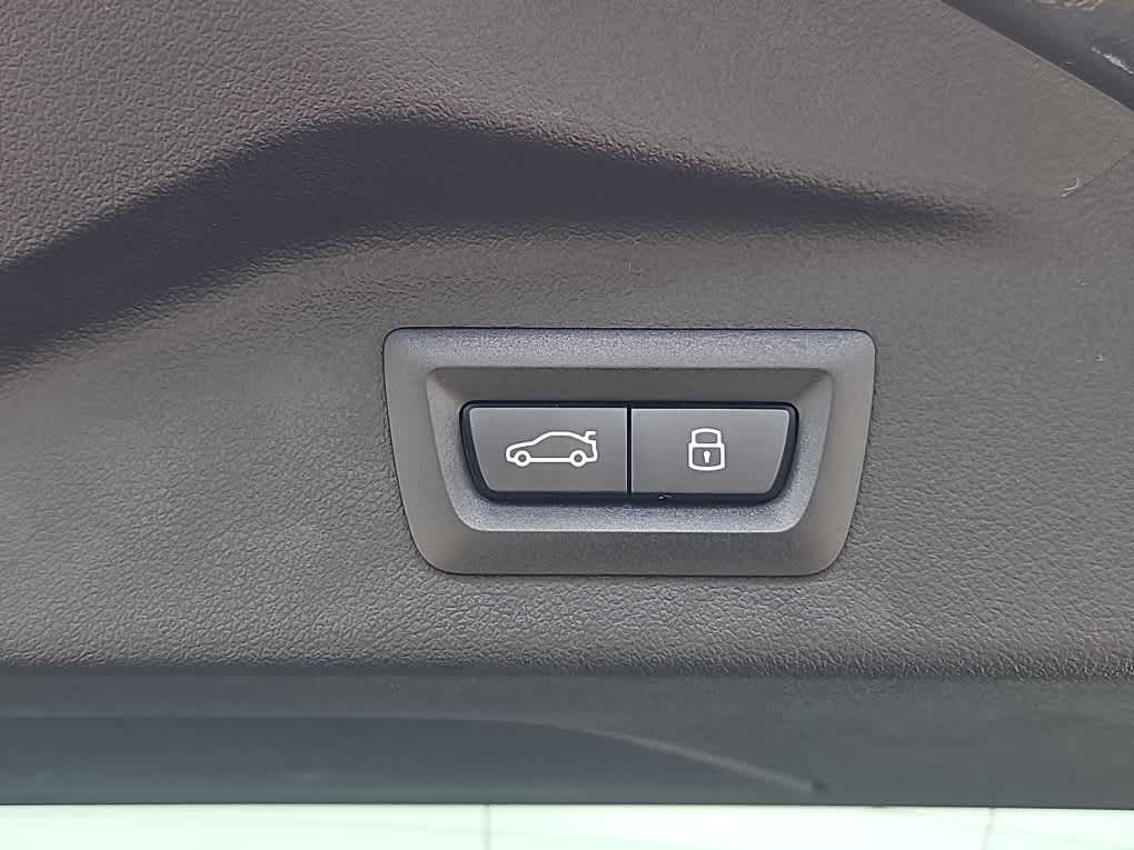 new 2026 BMW X7 car, priced at $125,745