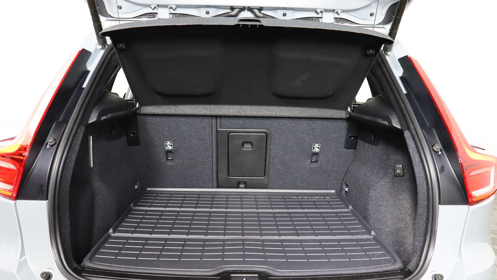 used 2024 Volvo XC40 car, priced at $29,957