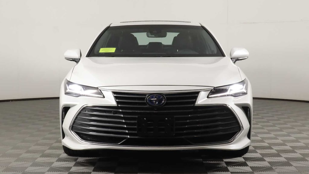 Used 2022 Toyota Avalon Hybrid Limited Sedan