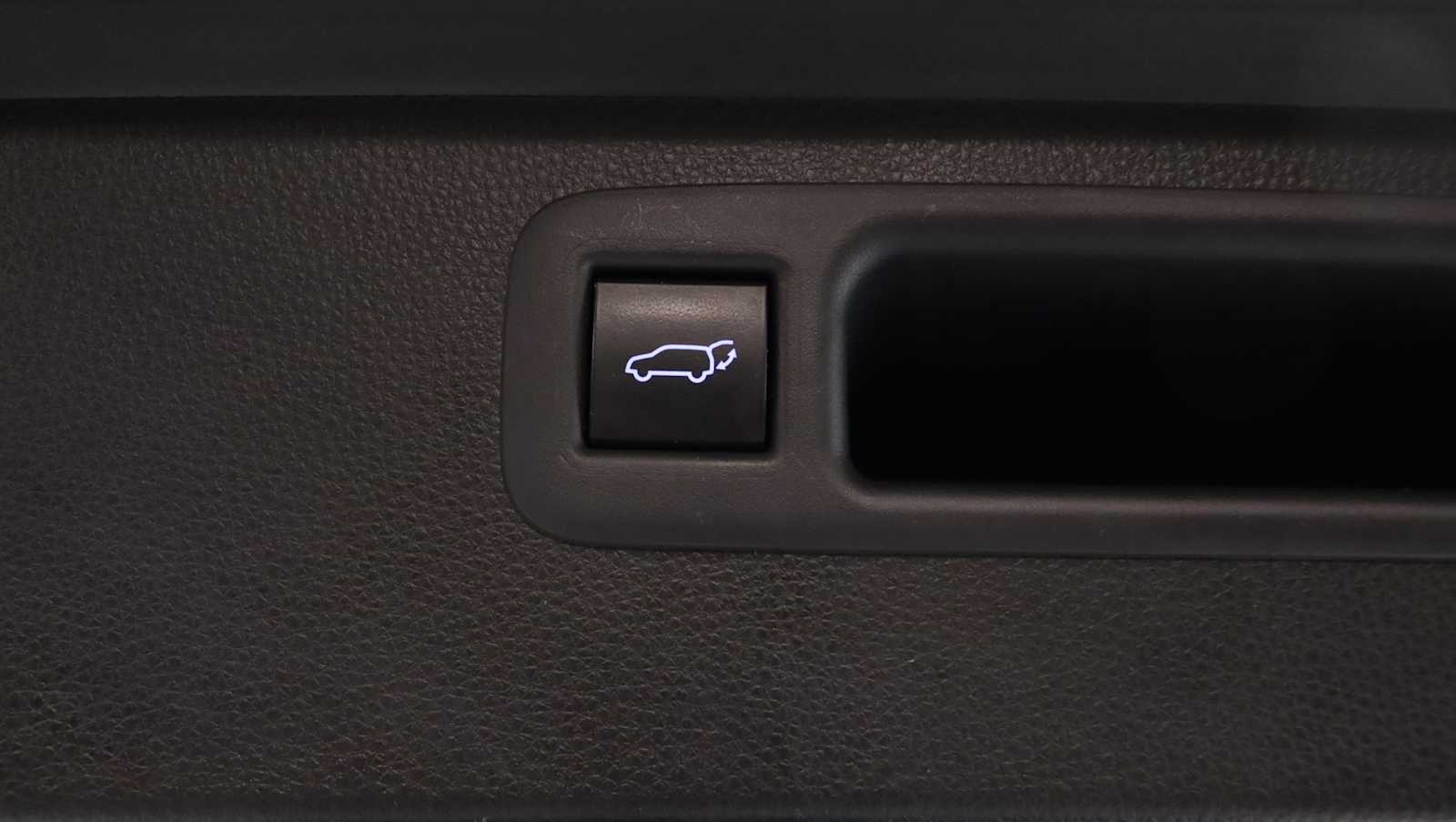 used 2021 Toyota Highlander car, priced at $32,046