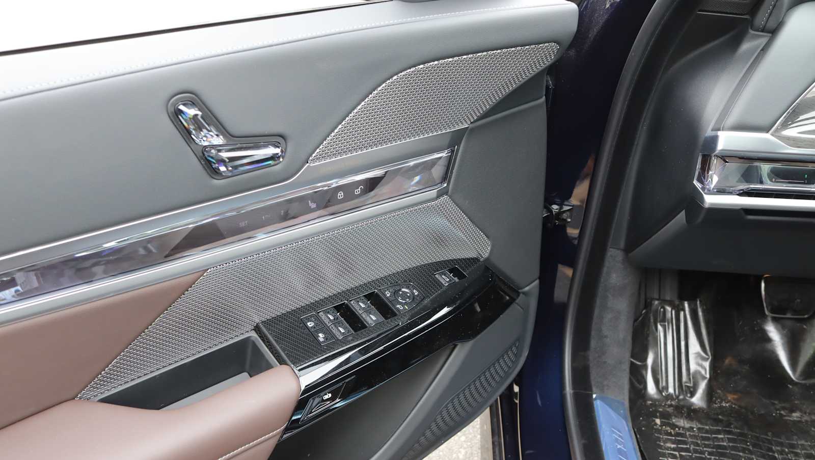 new 2026 BMW 760i car, priced at $132,810
