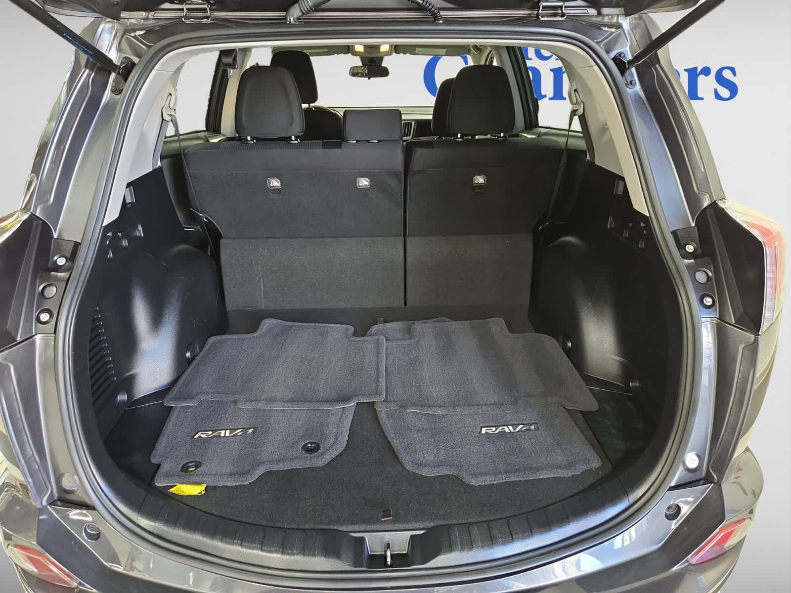 2018 Toyota RAV4 LE photo 3