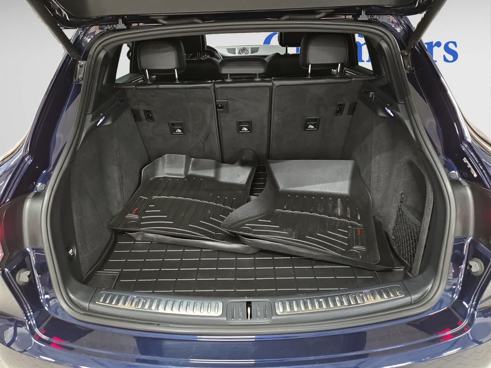 2021 Porsche Macan S photo 2