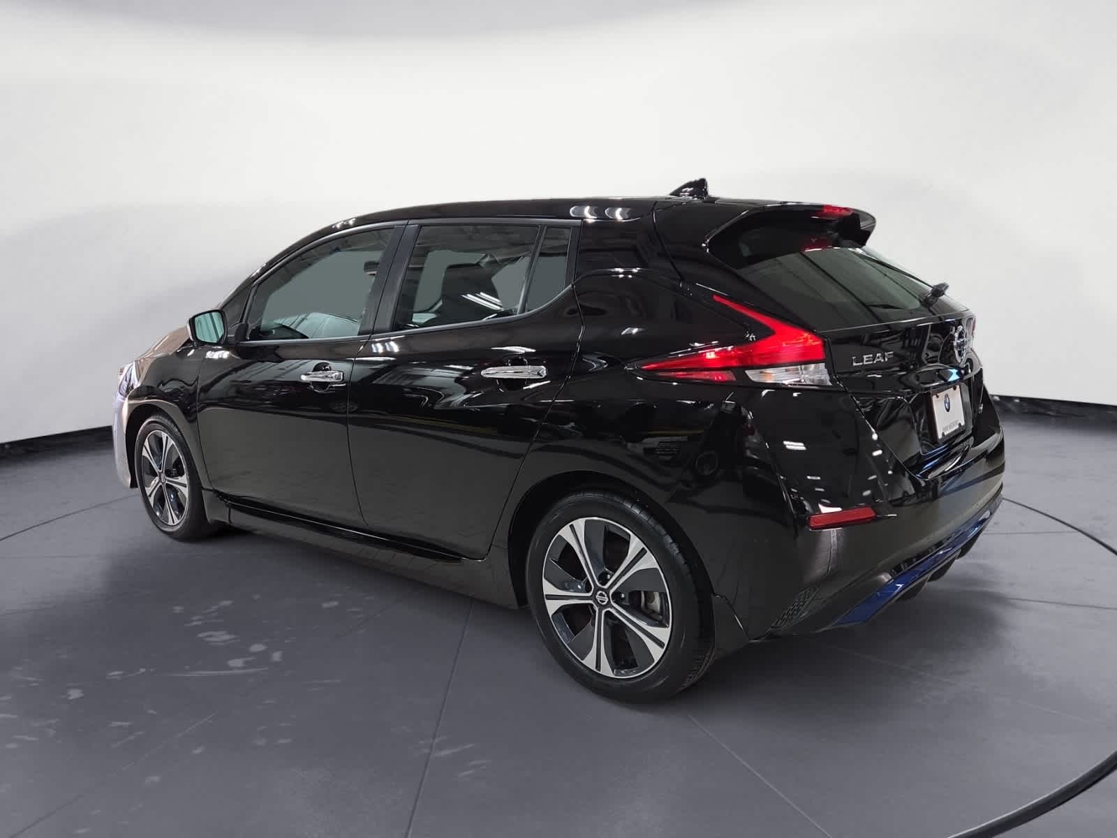 2020 Nissan Leaf SV photo 2