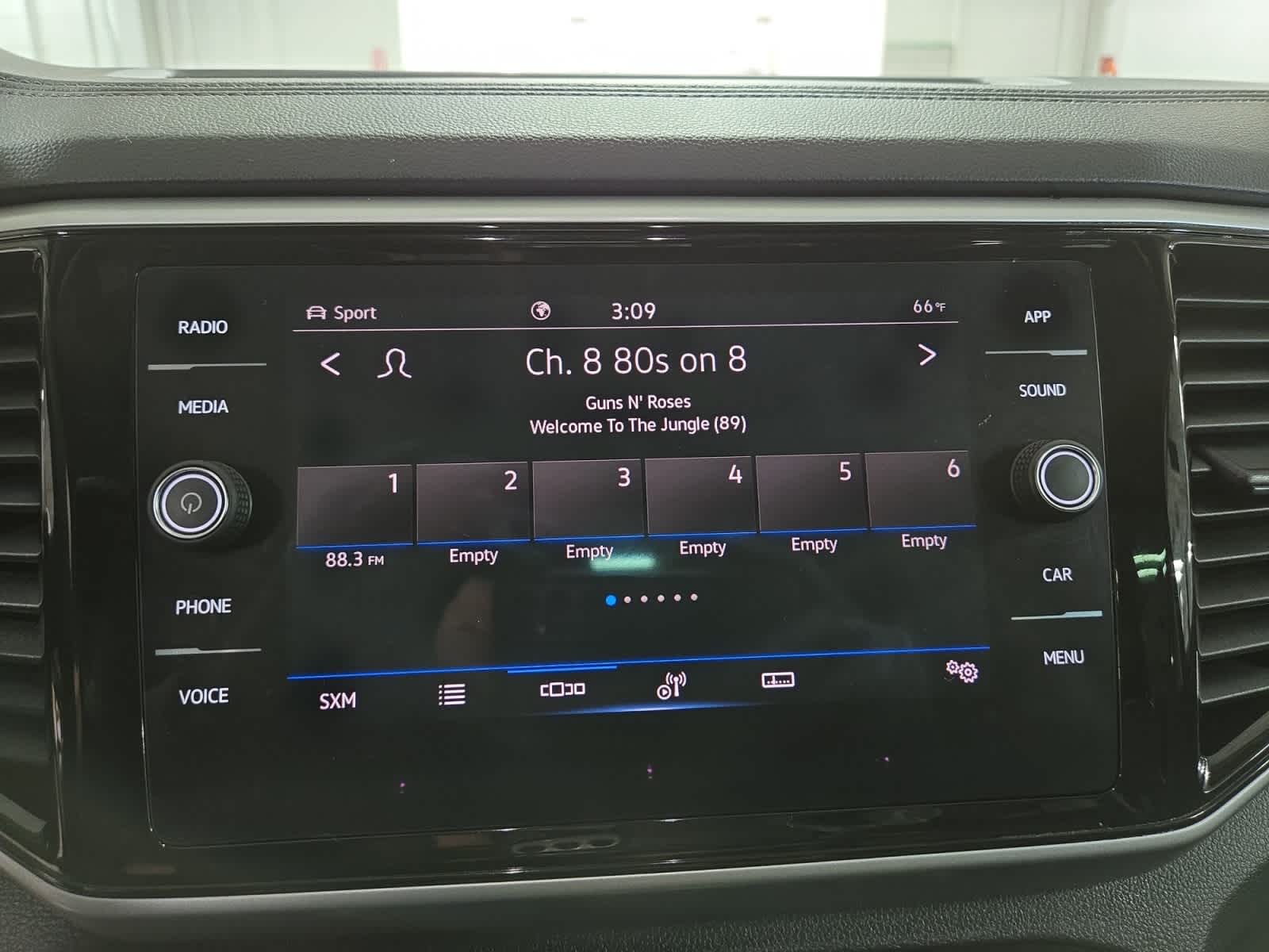 2023 Volkswagen Atlas SE w/Tech - Photo 27
