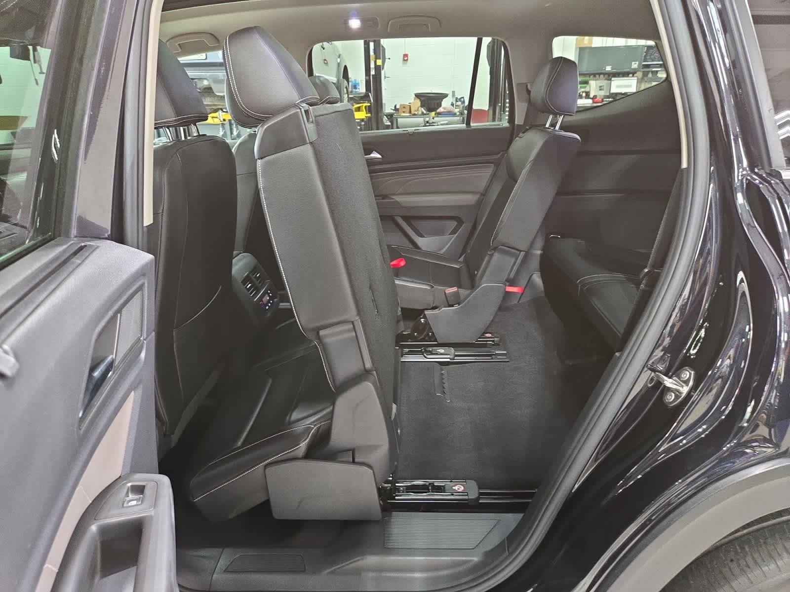 2023 Volkswagen Atlas SE w/Tech - Photo 21