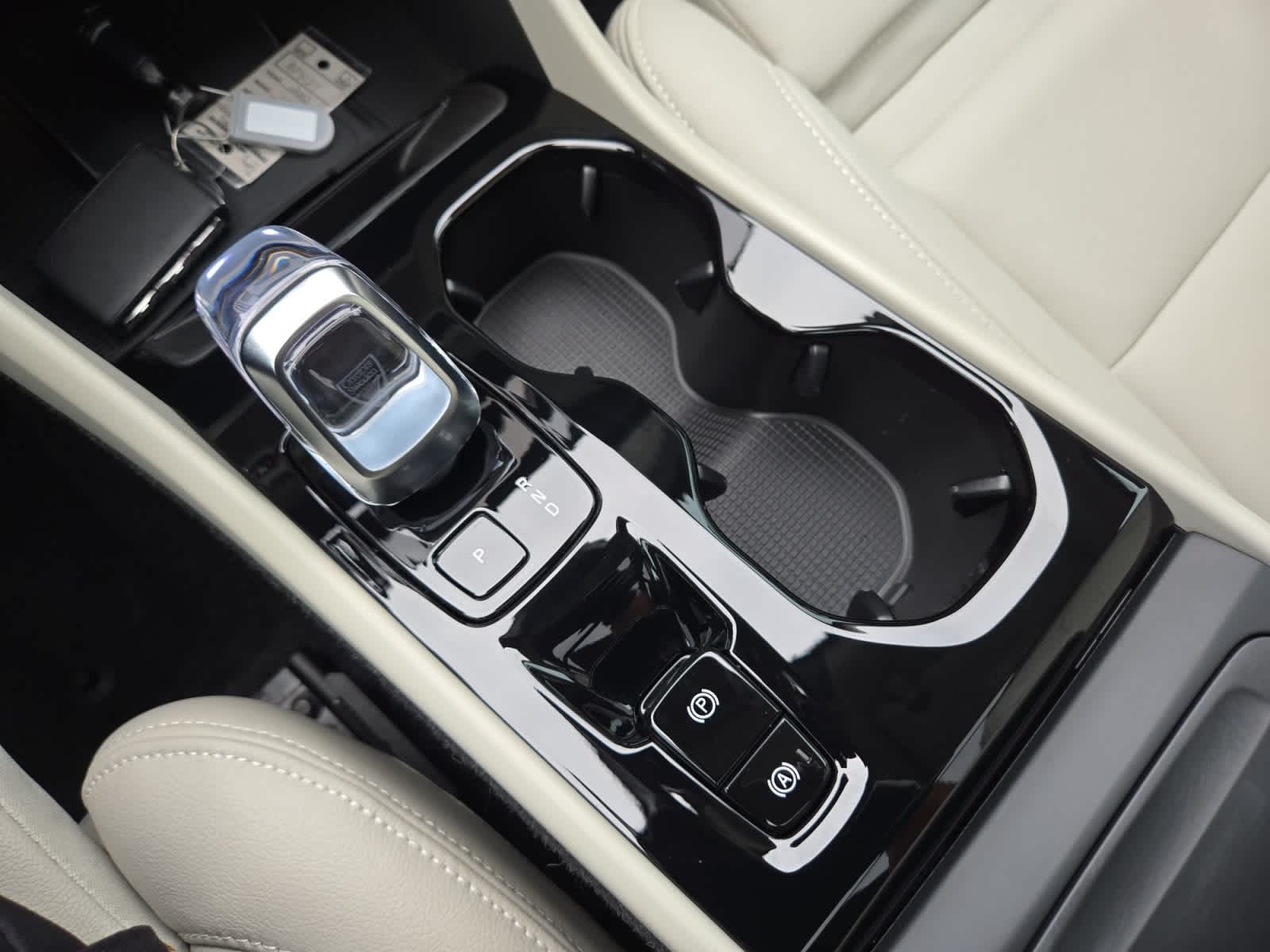 2025 Volvo XC40 Ultra - Photo 25