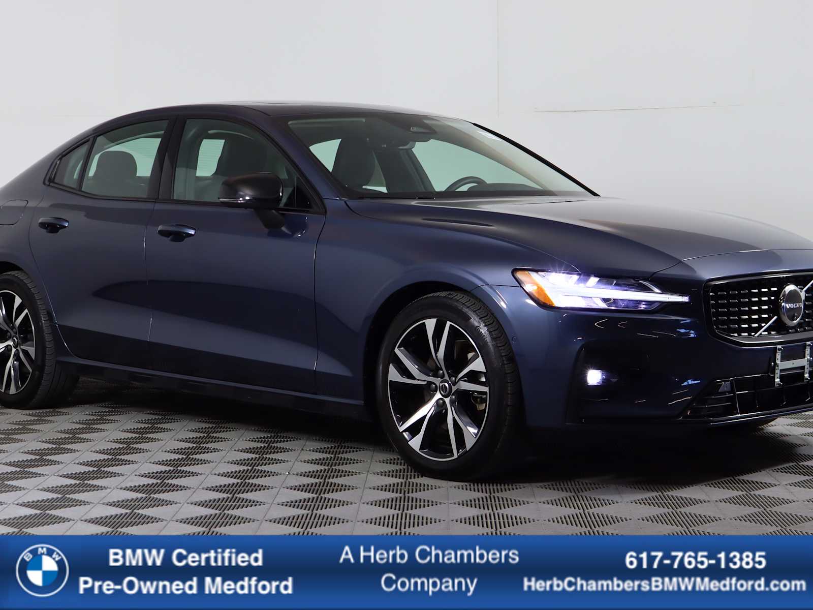 2024 Volvo S60 B5 Plus Dark Theme AWD